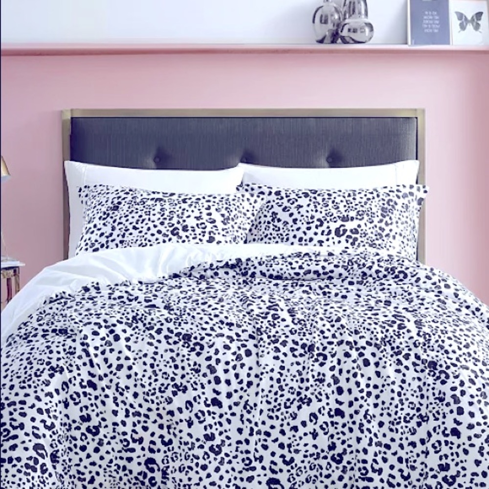 Betsy Johnson bed comforter